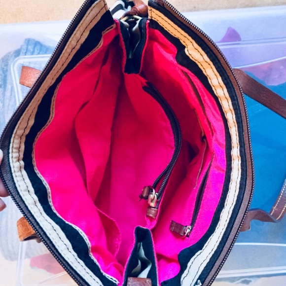 Authentic Dooney Bourke Purse - Picture 3 of 4